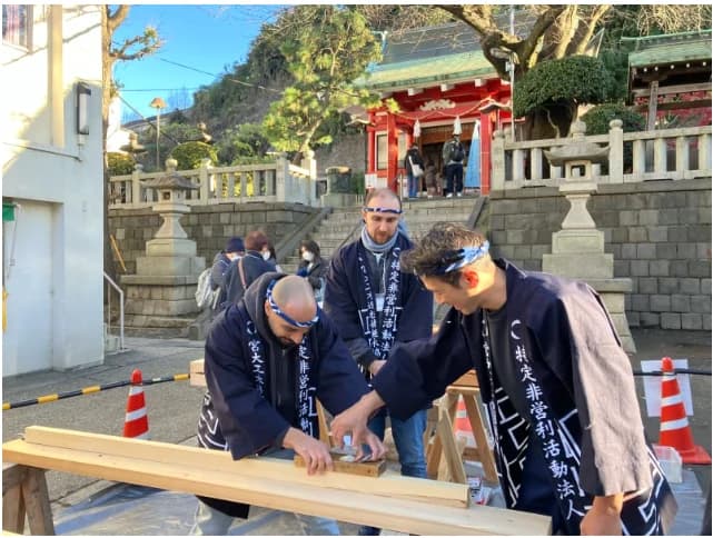 社寺前の鉋掛け